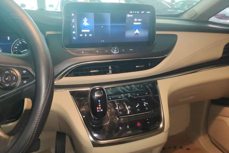 Used Buick GL8 2023 Facelifted Land Cruiser Executive Luxury Version Audio And AC Panel