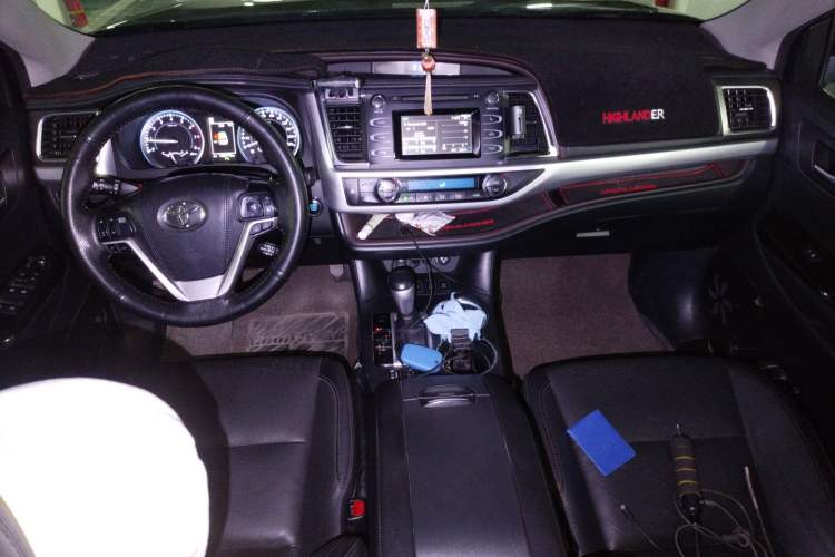 Used Toyota Highlander 2018 2.0T Four-Wheel Drive Luxury Edition 7 Seats China V Emission Standard Audio And AC Panel