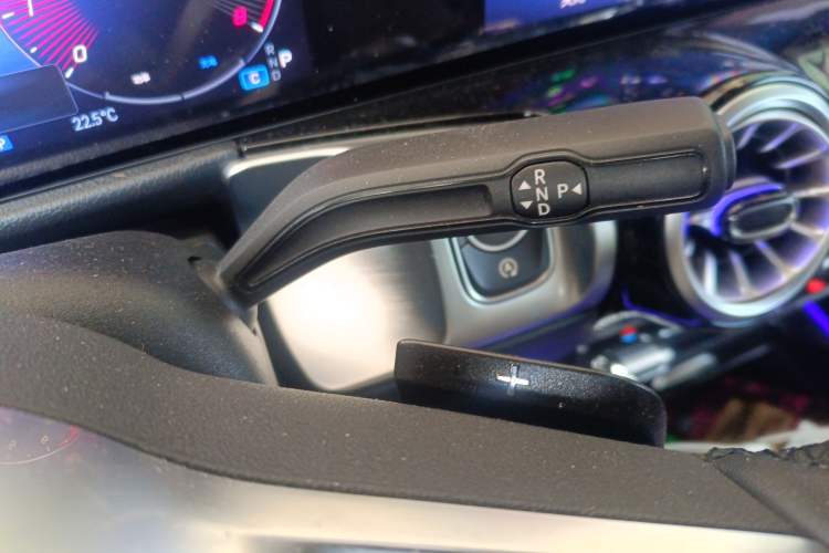 Used Mercedes-Benz GLB 2024 Refresh GLB 220 Fashion Edition Gear Lever