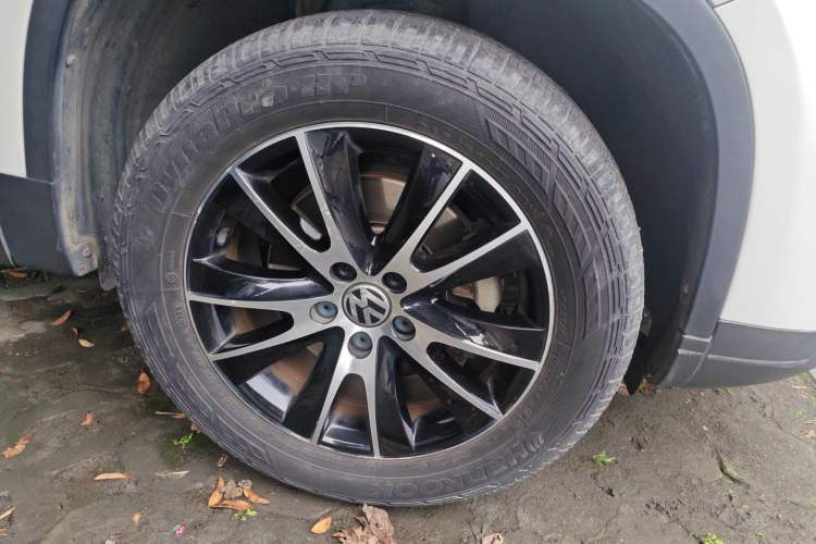 Used Volkswagen Tiguan 2015 1.8TSI Automatic Two-Wheel Drive Luxury Model Exterior 1