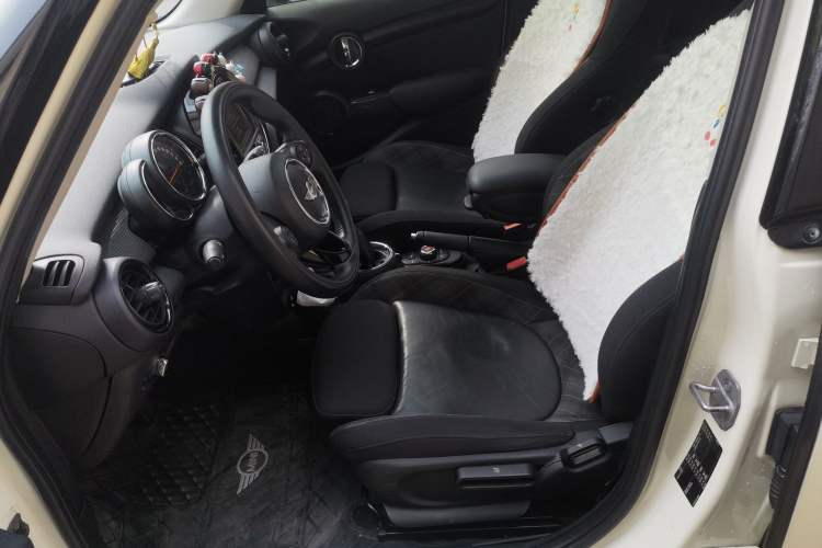 Used MINI 2015 1.5T COOPER Fun Five-Door Edition
