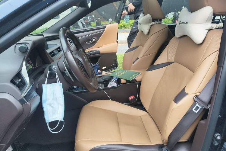 Used Lexus ES 2020 300h Premier Edition