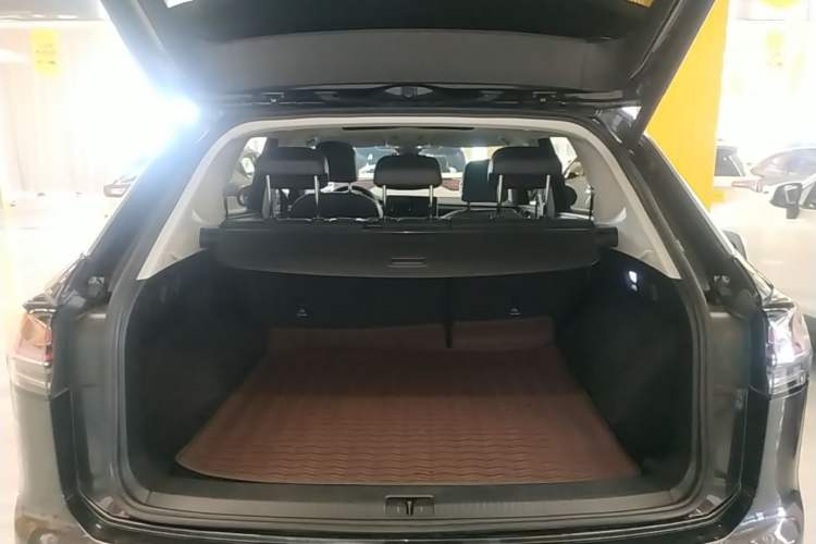 Used Volkswagen Tayron 2023 330TSI Two-Wheel-Drive Luxury Plus Advanced Version Trunk