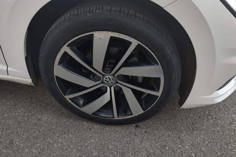 Used Volkswagen Sagitar 2021 280TSI DSG Excellence Edition Right Front Wheel Hub