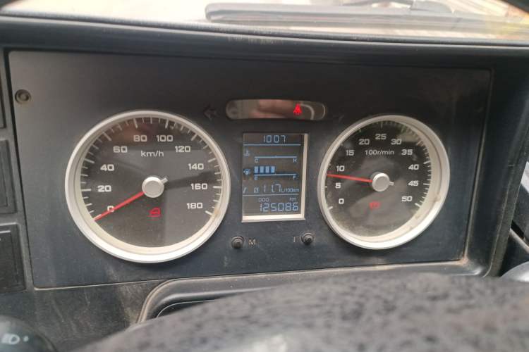 Used Iveco Daily 2017 2.5T A35 Passenger Van 5-7 Seats Model 47Z5