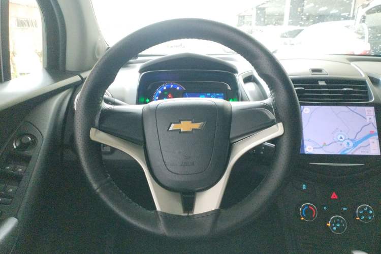 Used Chevrolet Trax 2016 1.4T Automatic Two-Wheel Drive Comfort Version with Sunroof Steering Wheel