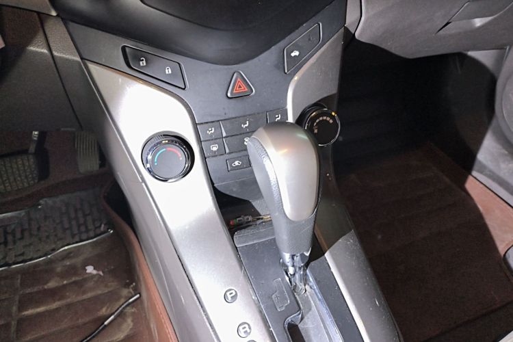 Used Chevrolet Cruze 2015 1.5L Classic SE AT Gear Lever