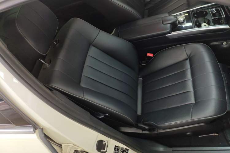 Used Mercedes-Benz E-Class 2015 E 260 L Sport & Fashion Model