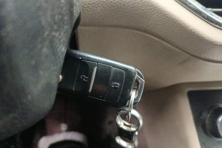 Used CHANGAN KUAYUE Xing V5 EV 2021 Luxury 6-Seater Passenger Bus with Lingdian System