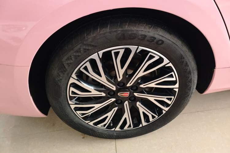 Used Hongqi H5 2023 2.0T Automatic Smart Connect Flagship Edition Right Rear Wheel Hub