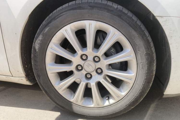 Used Cadillac XTS 2017 28T Elite Model Right Front Wheel Hub