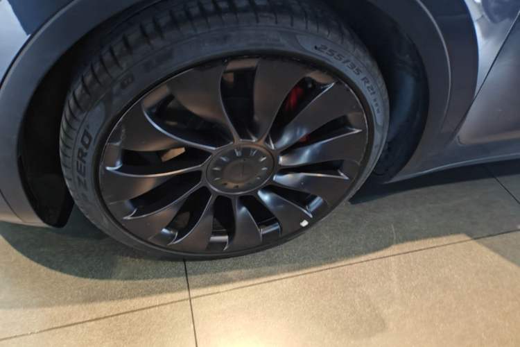 Used Tesla Model Y 2021 Performance High-Performance All-Wheel-Drive Version Left Front Wheel Hub