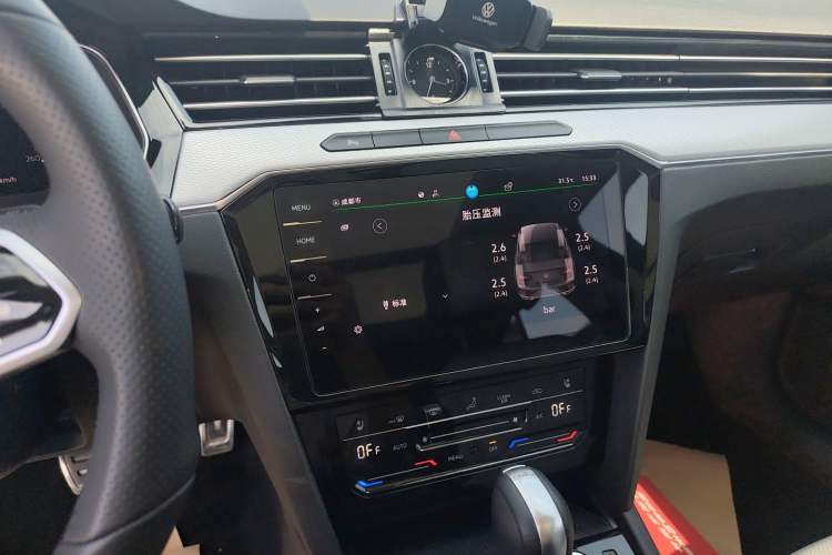 Used Volkswagen Magotan 2023 2 Million Units Commemorative Edition 330TSI DSG Luxury Version Audio And AC Panel