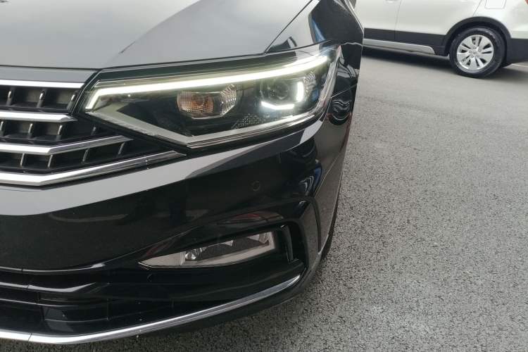 Used Volkswagen Magotan 2023 2 Million Units Limited-Edition 280TSI DSG Comfort Version Left Front Headlight