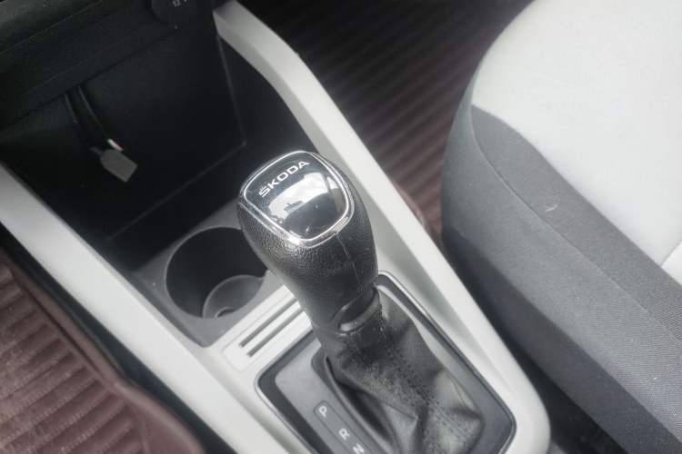 Used Skoda Fabia 2017 1.4L Automatic Car Enjoy Edition Gear Lever
