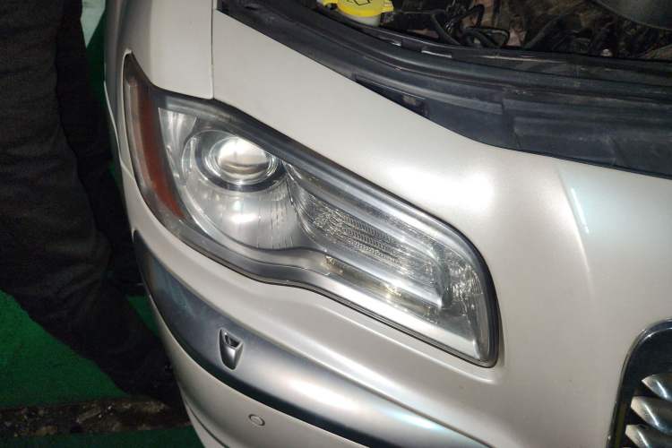 Used Chrysler 300C 2014 3.0L Excellence Edition Right Front Headlight