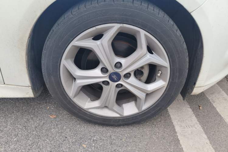 Used Ford Focus 2012 Hatchback 2.0L Manual Luxury Sport Model Right Front Wheel Hub