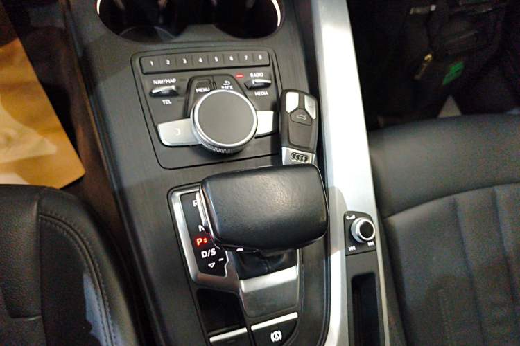 Used Audi A4L 2019 40 TFSI Fashion Version China V