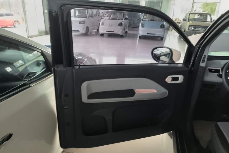 Used Chery QQ Ice Cream 2022 170km Sundae Phosphate Lithium-Ion