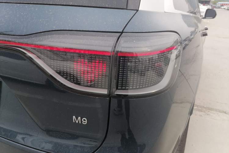 Used Hima AITO M9 2024 Range-Extended Ultra Version 42 kWh 6-Seater Model Right Rear Taillight