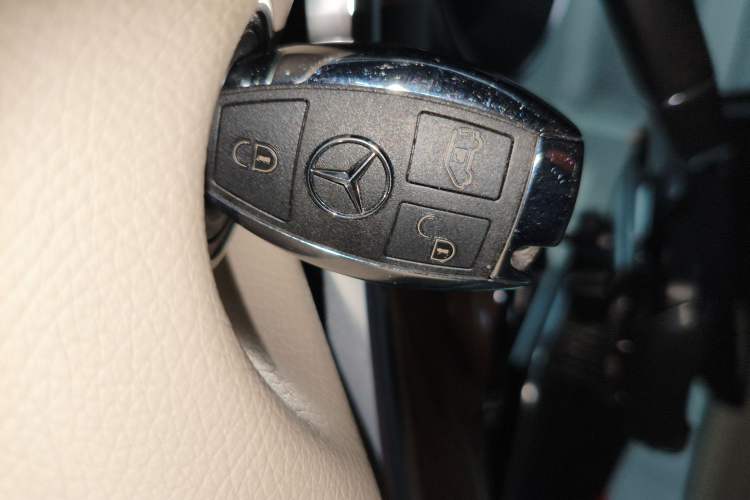 Used Mercedes-Benz V-Class 2022 V 260 Avantgarde Edition