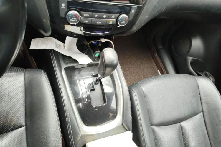 Used Nissan X-Trail 2014 2.0L CVT Comfort Edition 2WD Gear Lever