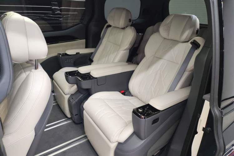 Used Zeekr 009 2024 Six-Seat Executive Version 4WD 108 kWh
