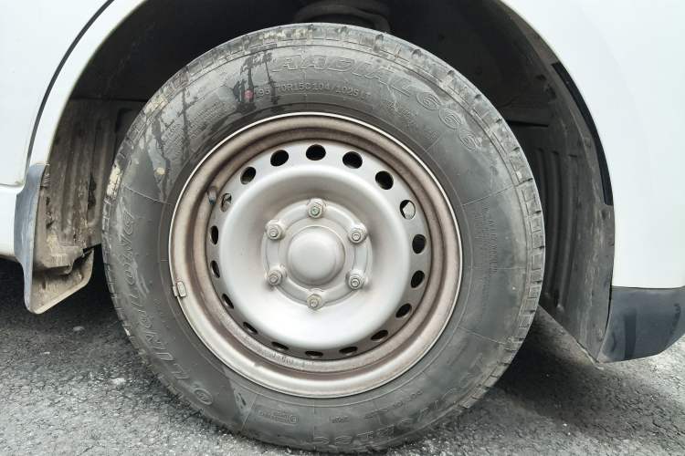 Used Wuling Yangguang 2024 300KM Comfort Version Passenger Van 75kW
