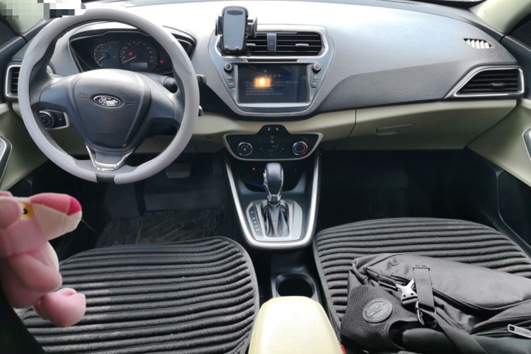 Used Ford Escort 2017 1.5L Automatic Comfort Model Center Console