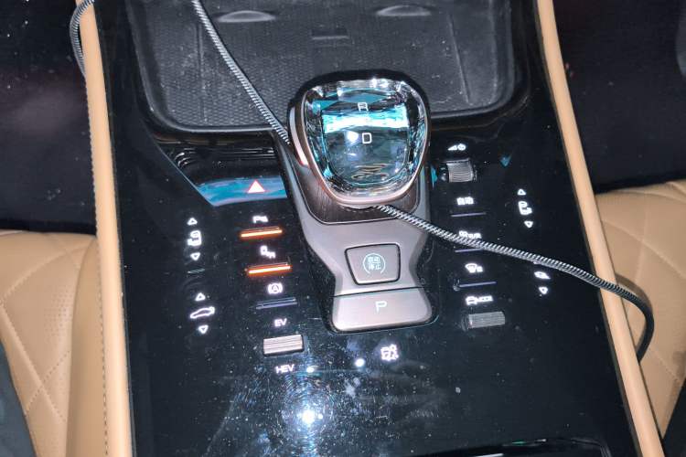 Used Denza D9 2022 DM-i 970 Four-Wheel Drive Prestige Model
