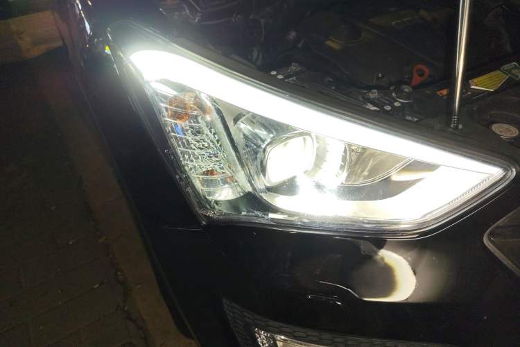 Used Hyundai Santa Fe 2013 Revised Version 2.4L Automatic All-Wheel Drive Luxury Trim