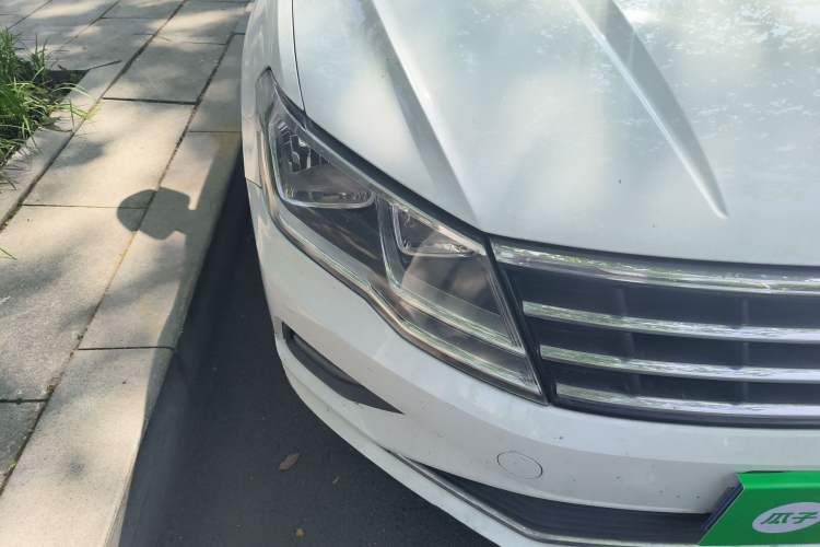 Used Volkswagen Jetta 2017 1.4L Manual Comfort Model Right Front Headlight