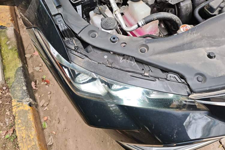 Used Toyota Avalon 2019 Dual-Engine 2.5L Luxury Edition China VI Standard Right Front Headlight