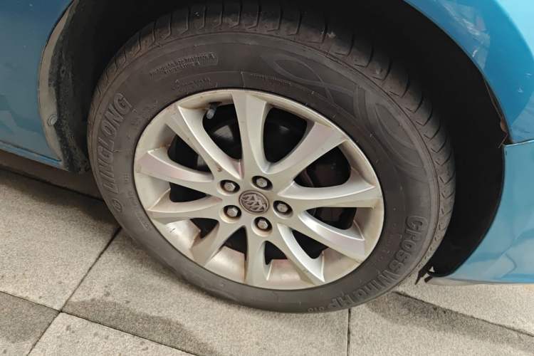 Used Buick GT 2013 XT 1.6L Automatic Fashion Edition Right Front Wheel Hub