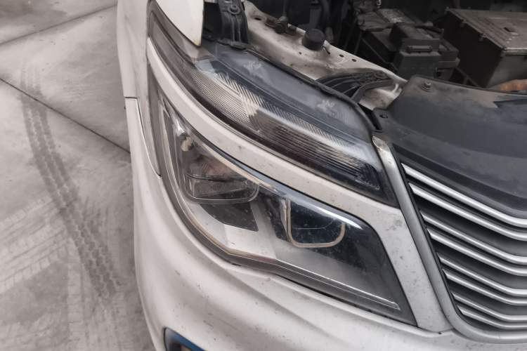 Used FORTHING Lingzhi M5 2020 Comfort Model 5 Seats Right Front Headlight