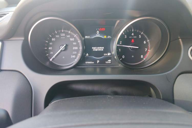 Used Land Rover Discovery Sport 2019 240 PS SE Version China VI Standard