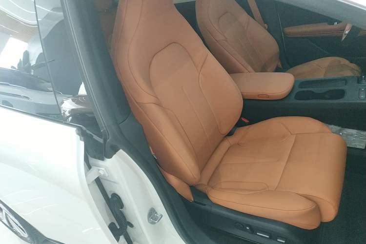 Used Nio ET5 2024 75 kWh Right Front Seat