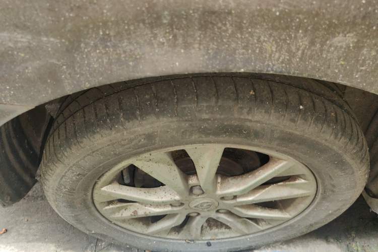 Used Baojun 730 2014 1.5L manual Comfort version 7 seats Right Front Wheel Hub