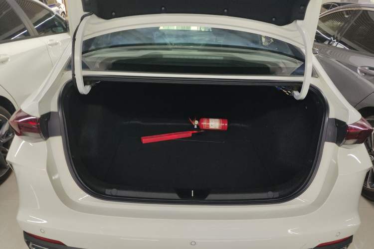 Used GAC Trumpchi EMPOW 2021 270T DCT J11 Version Trunk