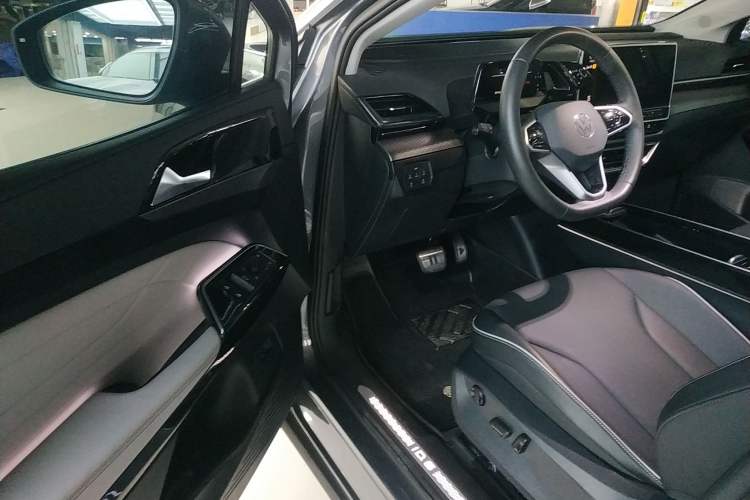 Used Volkswagen ID.6 X 2023 Pure Long-Range Version Driver Seat
