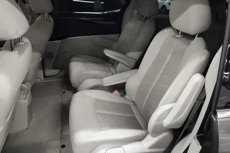 Used Buick GL8 2022 Land Cruiser Executive Class 652T Comfort Model