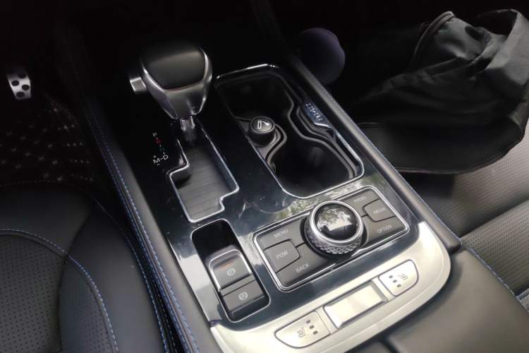 Used BAIC Off-Road BJ40 2019 Updated Version 2.0T Automatic All-Wheel Drive Urban Hunter Edition Premium China V Emission Standard