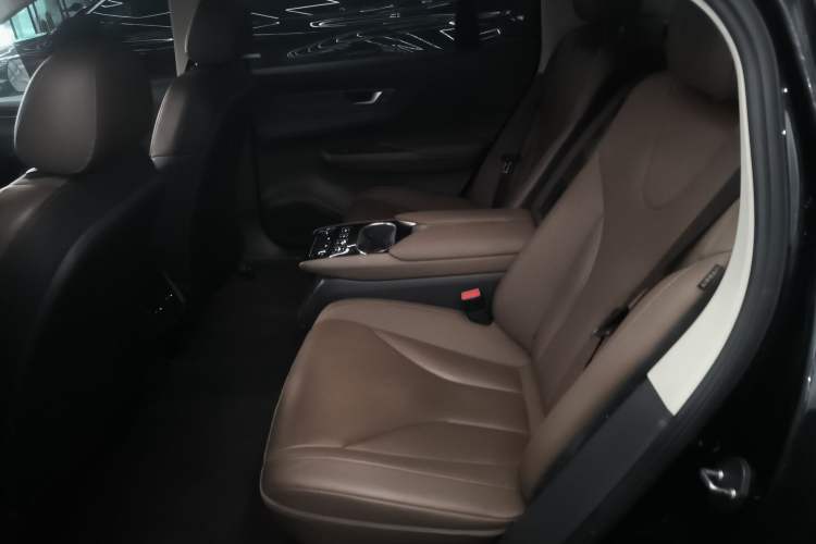 Used Hongqi E-QM5 2021 Charging T3 Version 4 Seats
