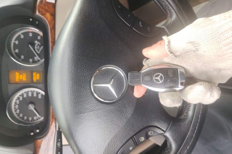 Used Mercedes-Benz Viano 2011 2.5L Navigator Edition
