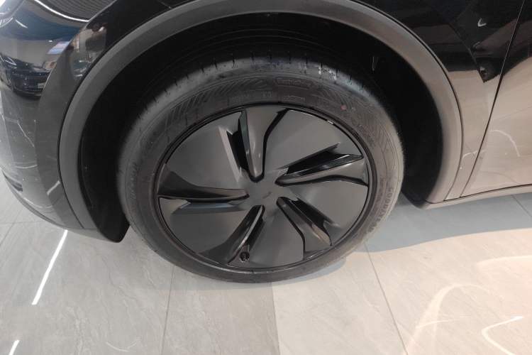 Used Tesla Model Y 2025 Rear-Wheel-Drive Version Exterior 4