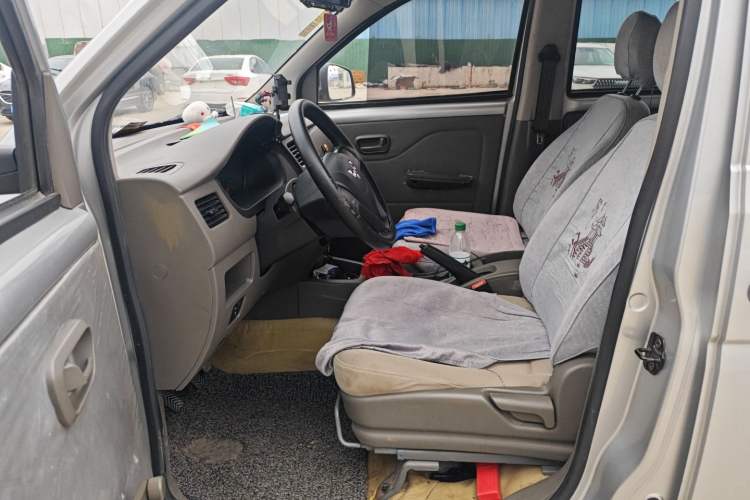 Used Wuling Rongguang V 2015 1.2L Practical Model
