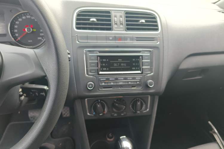 Used Volkswagen Polo 2014 1.6L Automatic Comfort Edition
