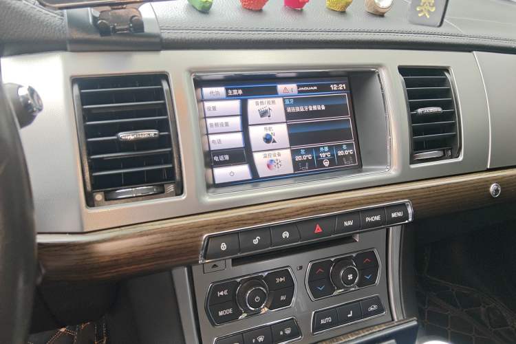 Used Jaguar XF 2015 XF 2.0T Prestige Edition Audio And AC Panel