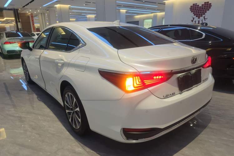 Used Lexus ES 2023 200 Excellence Edition