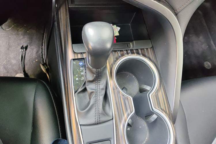 Used Toyota Camry 2019 2.0G Luxury Edition China VI Standard Gear Lever
